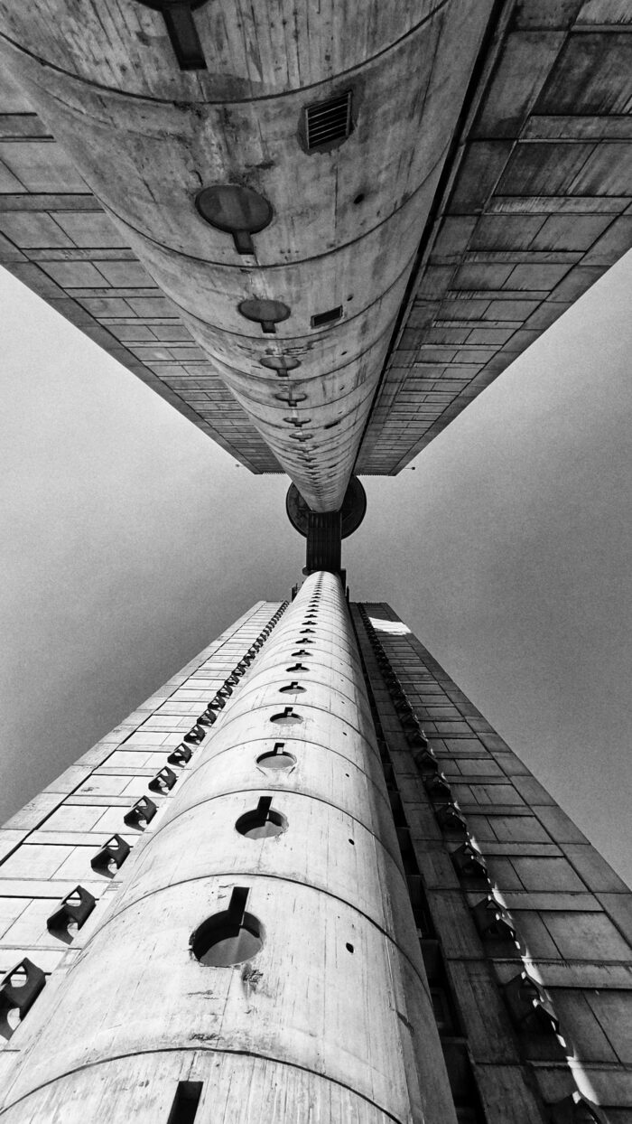 Genex Tower di Belgrado, Serbia - Foto di Sara Facchini - Freelance a Bologna sui settori cultura, architettura, simbolismo e arte